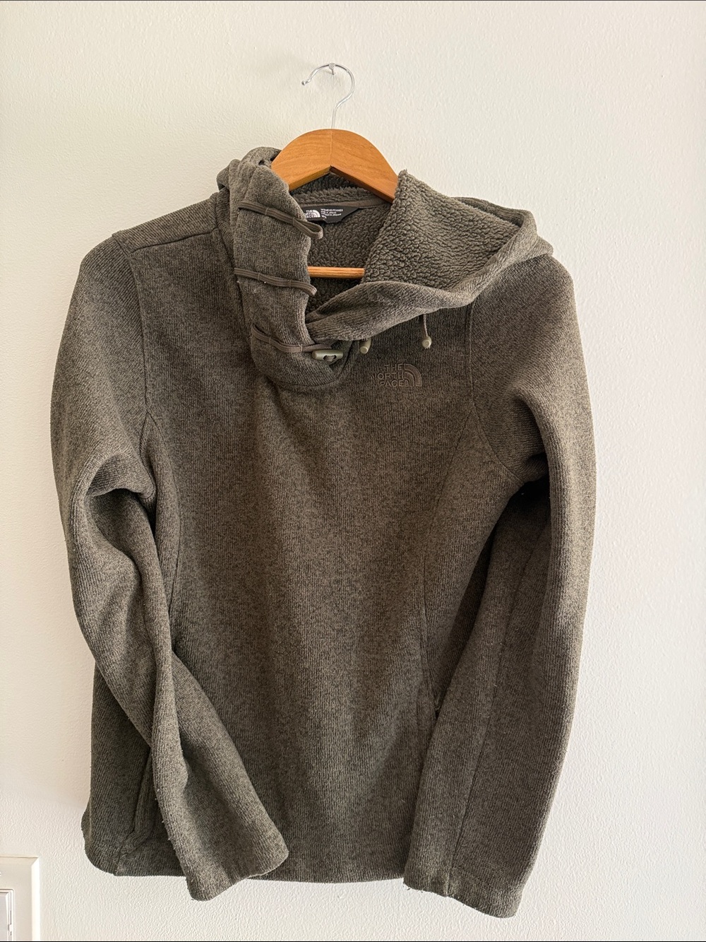 The North Face Women’s Charcoal Gray Hooded Fleece Pullover